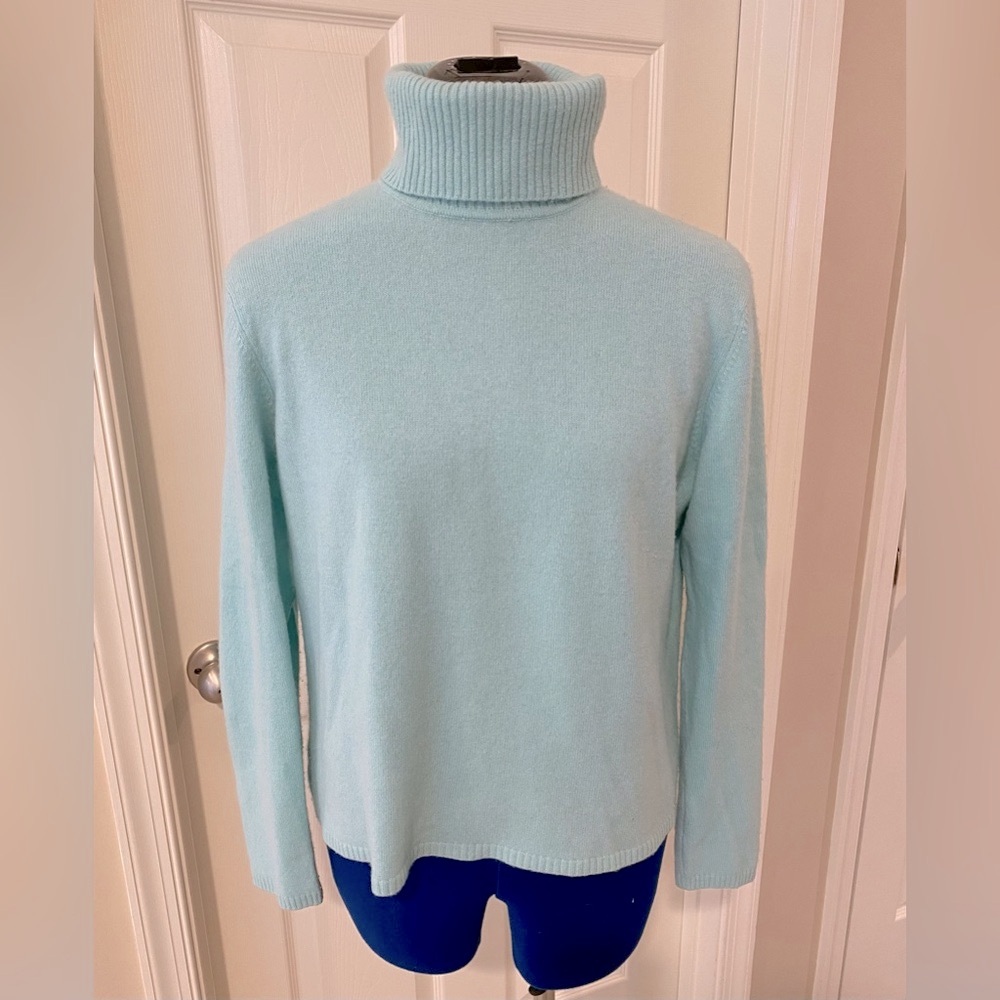 Ladies M-L Petite 100% Cashmere Pale Turquoise Turtleneck Sweater